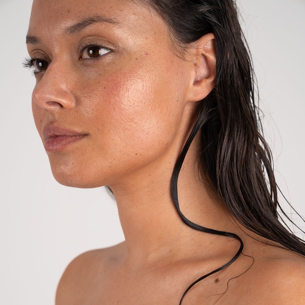 visage femme glowy avec le soin perfecteur
