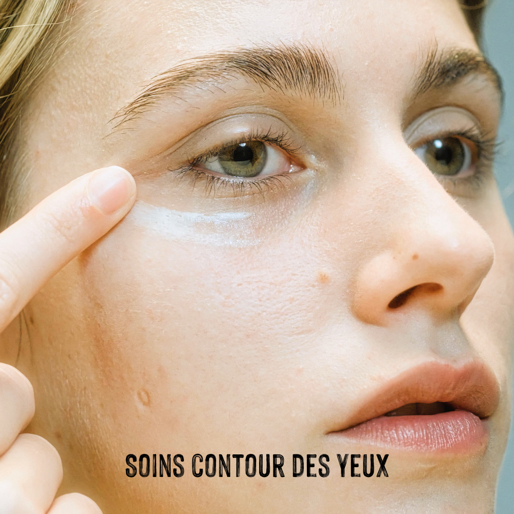 femme qui s'applique la crème contour de Lia cosmétiques