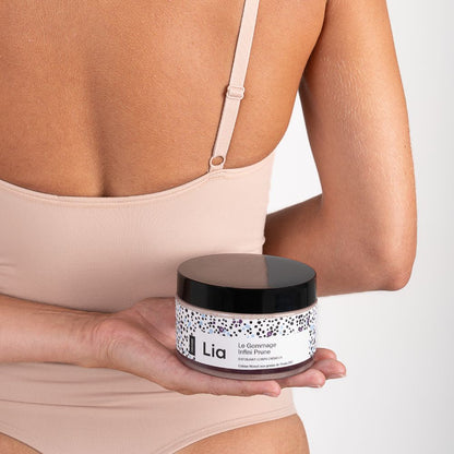 pot de gommage corps texture crème et grains de prune bio