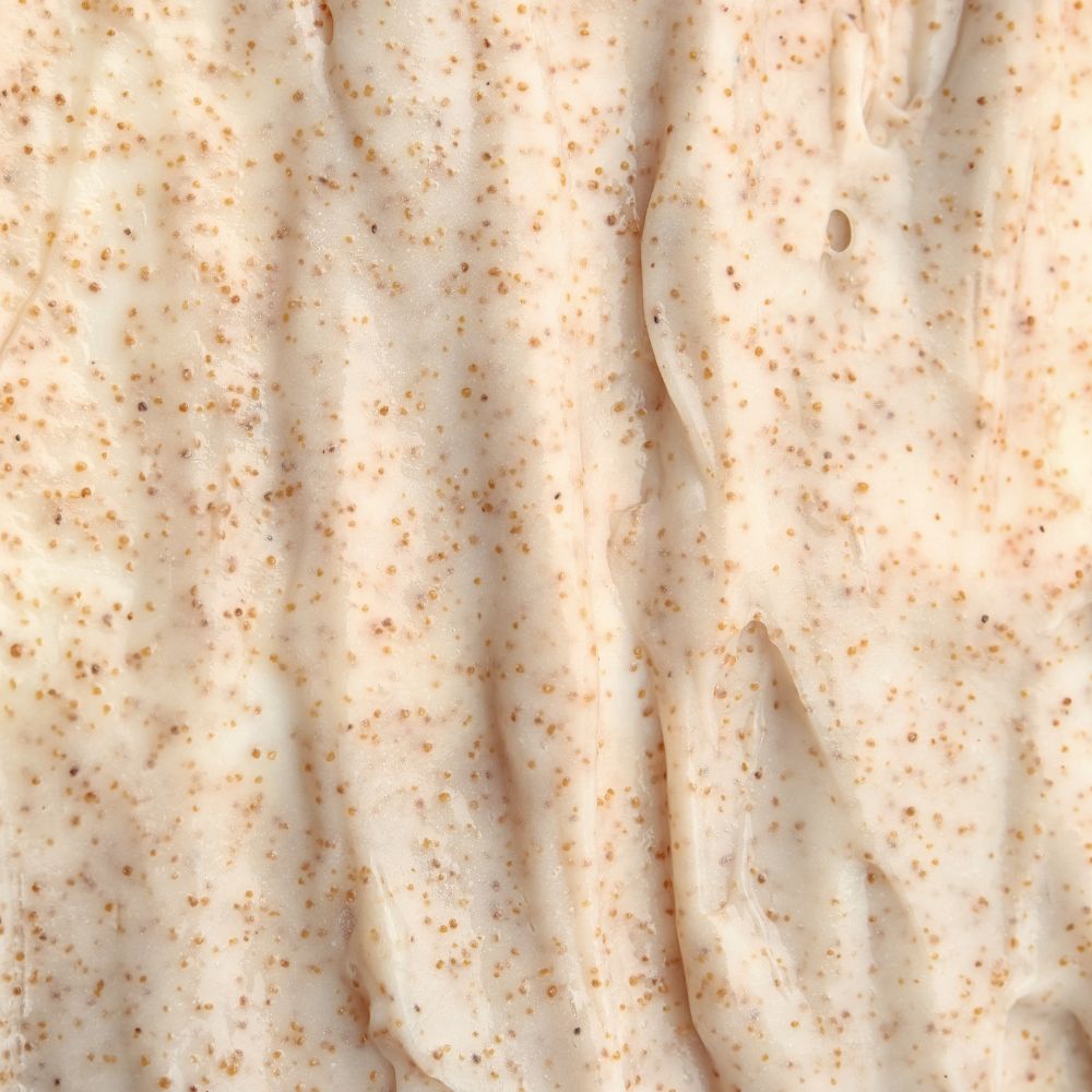 texture gommage corps grains de prune BIO