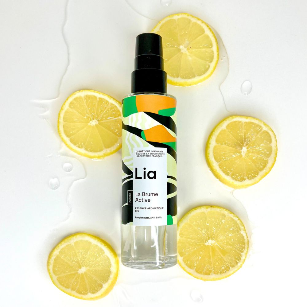 photo de la brume active pureté avec des transches de citron