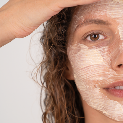 gommage visage naturel sur visage femme laboratoire lia